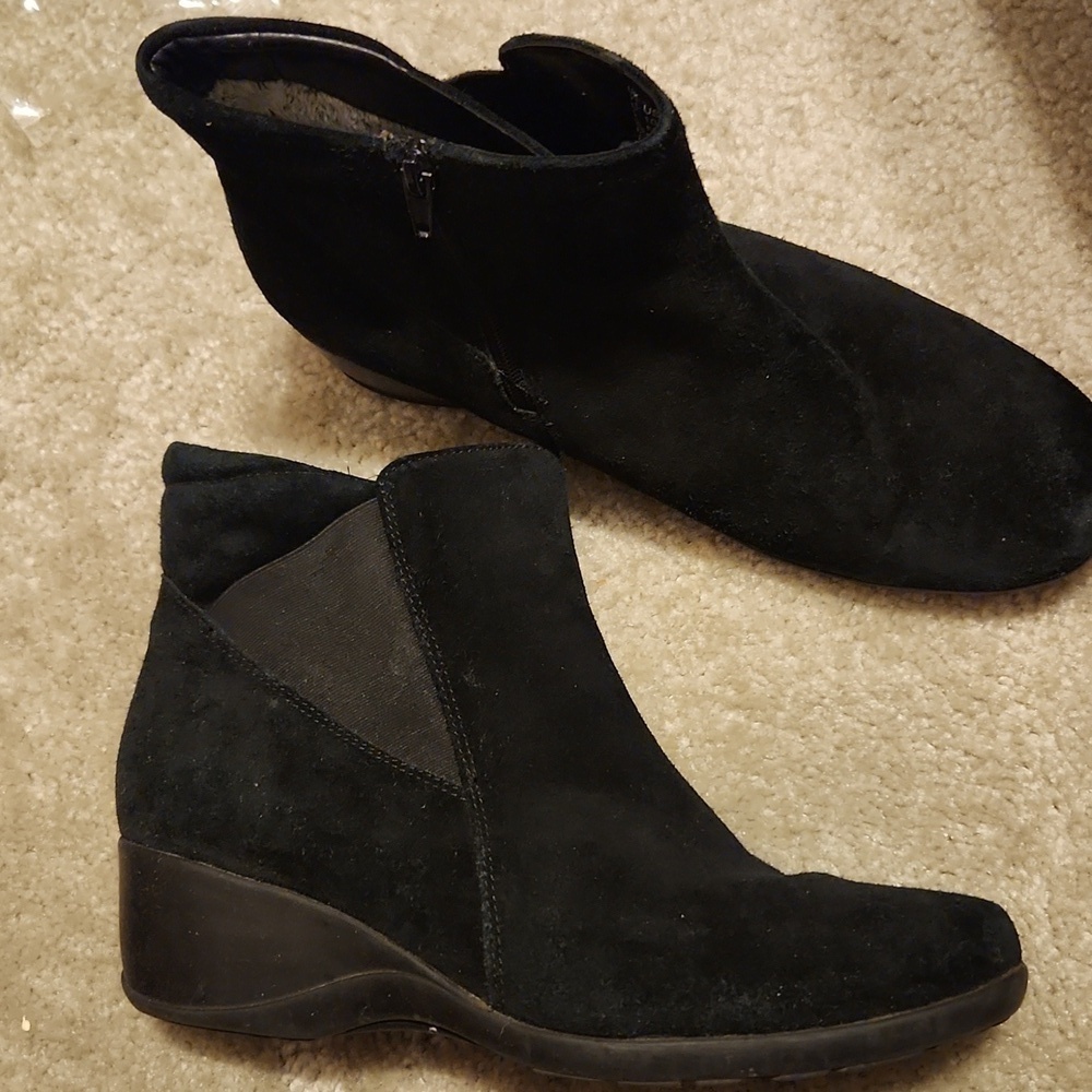 Clarks Boots Size 10 Black Suede Ankle Bootie